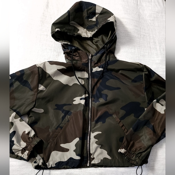 Ten Sixty Sherman Jackets & Blazers - Ten Sixty Sherman Windbreaker Camo/Green Cropped Jacket Sz: Large
